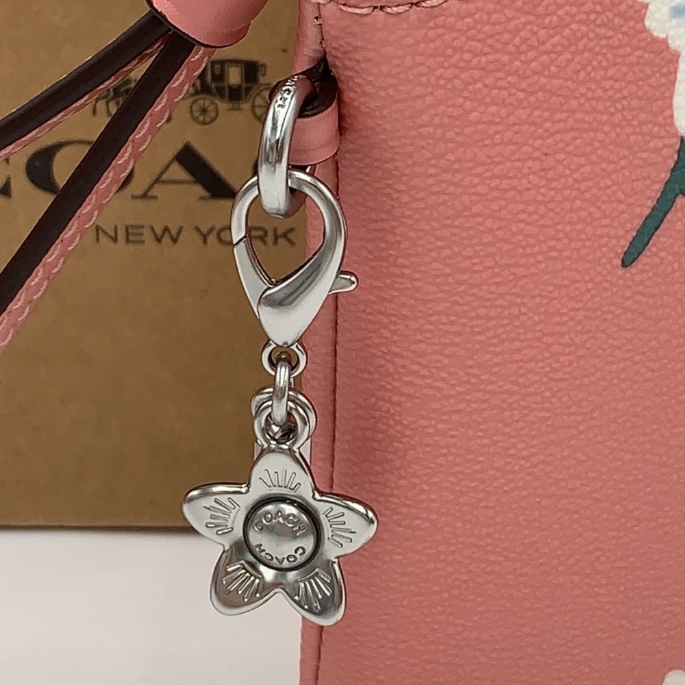 COACH Boxed Corner Zip Wristlet With Daisy Print COLOR:
Silver/Bubblegum… - Picture 10 of 16
